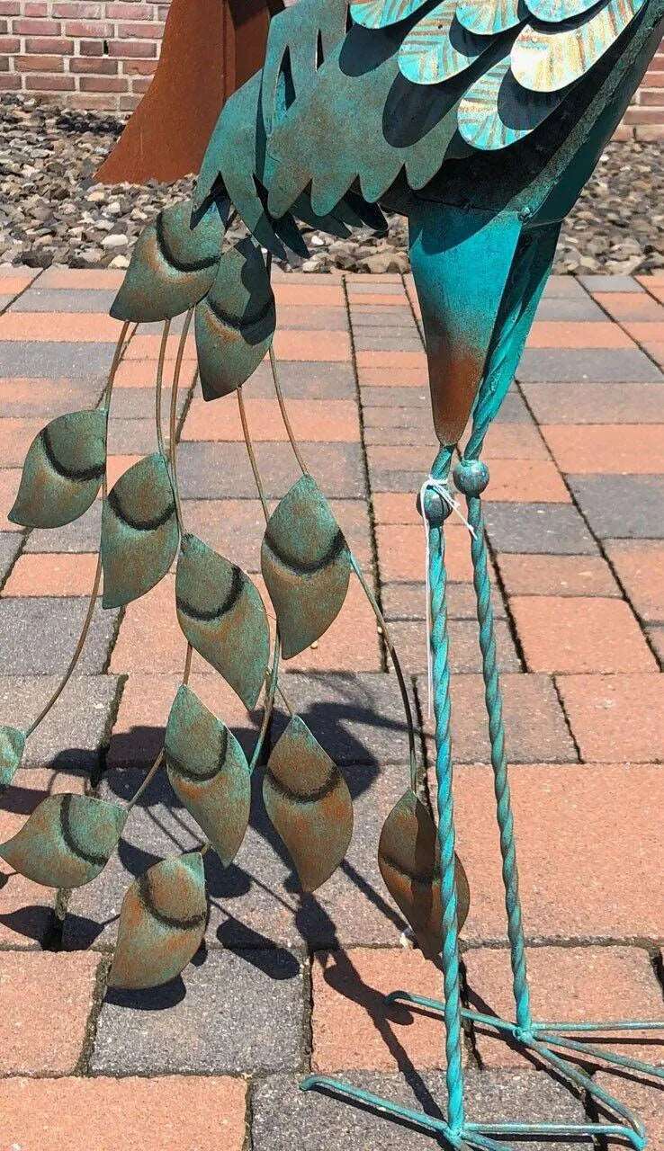 Gartenfigur Pfau handgemachte Gartendekoration Ozeanblau aus Metall - Bali Paradies