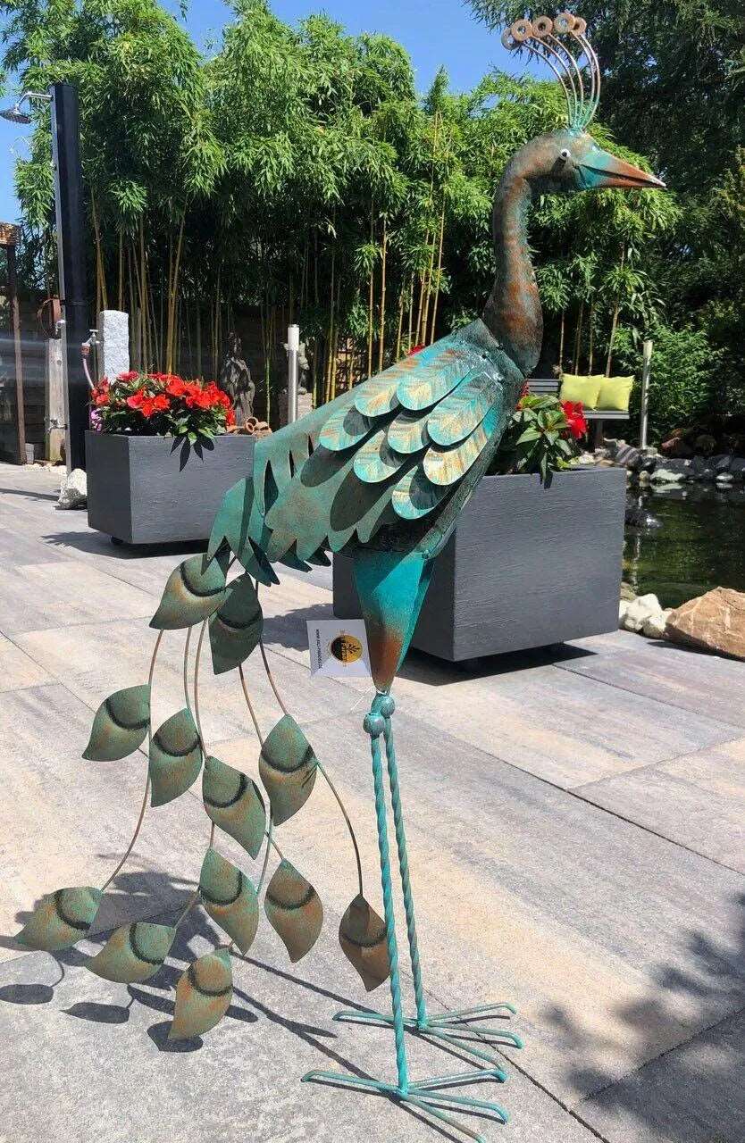 Gartenfigur Pfau handgemachte Gartendekoration Ozeanblau aus Metall - Bali Paradies