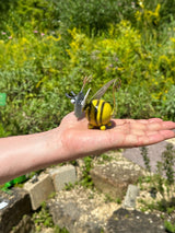 Gartenfigur aus Metall kleine Biene handgemachte Gartendekoration Gartenskulptur